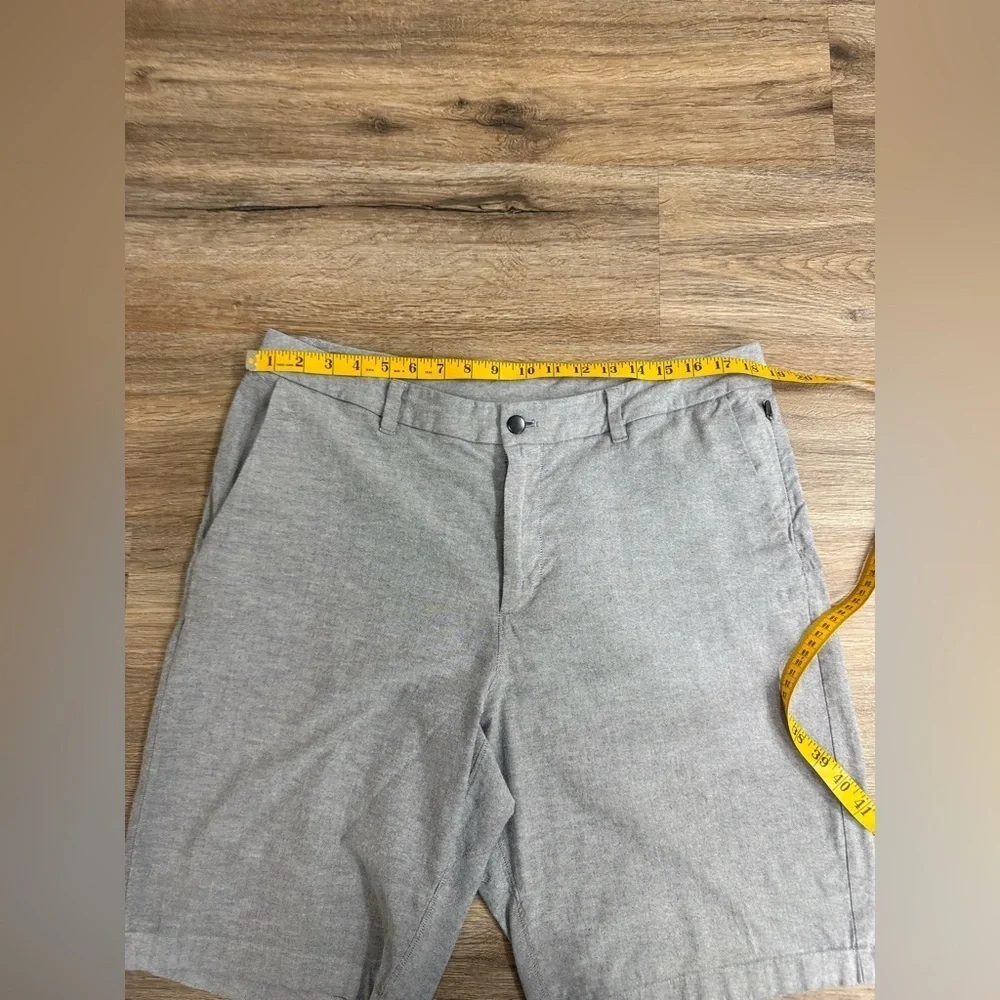 Lululemon Gray Performance Cotton  Mens Shorts Size 36